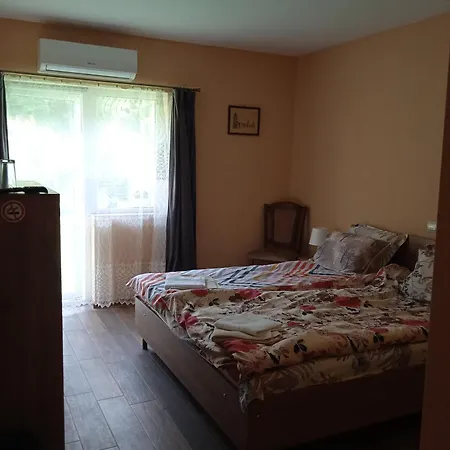 Coastalguest House 4* 大特尔诺沃